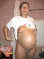 2005-10-23 Soraya Bottomless Lifting T-Shirt In The Bathroom 39 Weeks Pregnant Img 9085.jpg