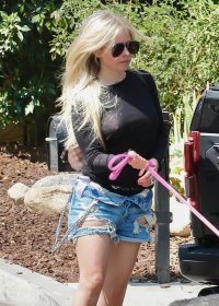 avril-lavigne-in-a-see-through-top-at-a-friend-s-house-in-calabasas-12.jpg