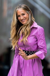 sarah-jessica-parker-on-the-set-of-and-just-like-that...-in-new-york-07-19-2021-3.jpg
