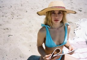 olesya rulin in bikini 02.jpg