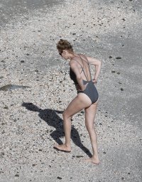 uma thurman in bikini (32).jpg