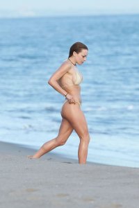 francesca eastwood al mare 02.jpg