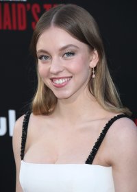 68666903_sydney-sweeney_19042018e_16.jpg