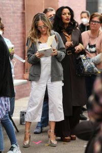 Sarah-Jessica-Parker---With-friends-out-in-Bushwick-05.jpg