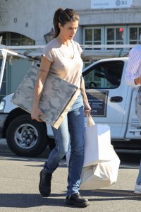 elisabetta-canalis-out-shopping-in-beverly-hills-11-22-2021-5.jpg