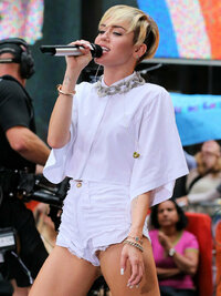 Miley-Cyrus-Today-Show-2013--08.jpg