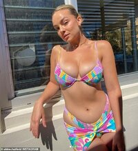48693561-10053645-Sizzling_Abbie_Chatfield_put_on_an_eye_popping_display_as_she_so-m-21_163323...jpg