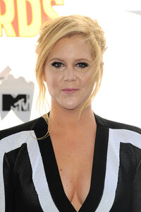 amy schumer al mtv movie awards 13.jpg
