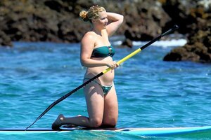 amy schumer in bikini 10.jpg