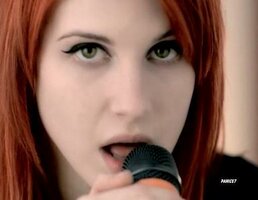 Hayley-hayley-williams-1030582_500_388.jpg