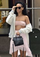 Rihanna seen shopping in NYC 11.6.2012_04.jpg