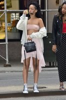 Rihanna seen shopping in NYC 11.6.2012_02.jpg