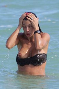 Tit-Slip-Girl-At-Beach-Creepshot.jpeg