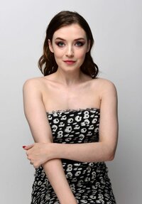 sarah-bolger-2022-comic-con-portraits-2_thumbnail.jpg