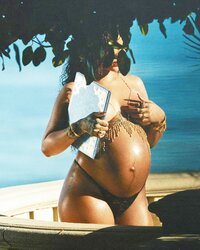 badgalriri_3105726940303255827-01.jpeg