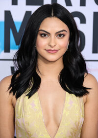 camila mendes al gala (08).jpg