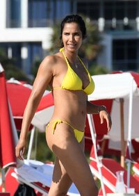 padma lakshmi in bikini (13).jpg