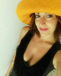 silvia farina con cappello 02.jpg