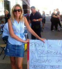 Silvia Sardone minigonna bionda.jpg
