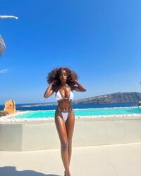PrinciaGShowingOffHerPerfectBodyAndBigTitsInABikiniFleshlight4.jpg