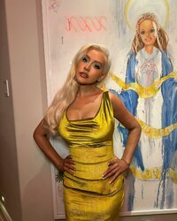 Christina_Aguilera_in_Yellow_dress_09-28-2023__10_.jpg