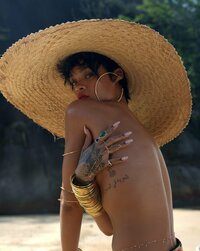 Rihanna_Vogue_Brazil_2014_Outtakes__3_.jpg