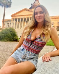 vanessa angel in shorts 02.jpg