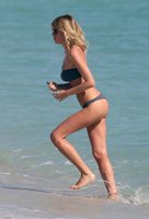Alessia_Marcuzzi_Bikini_Candids_on_the_Beach_in_Miami_January_24_2013_18-01262013121844000000.jpg