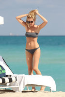 Alessia_Marcuzzi_Bikini_Candids_on_the_Beach_in_Miami_January_24_2013_34-01262013121935000000.jpg