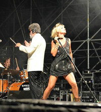 emma-marrone-hot-concerto-2012-facebook-4.jpg